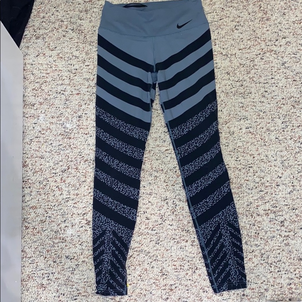 Nike leggings size small